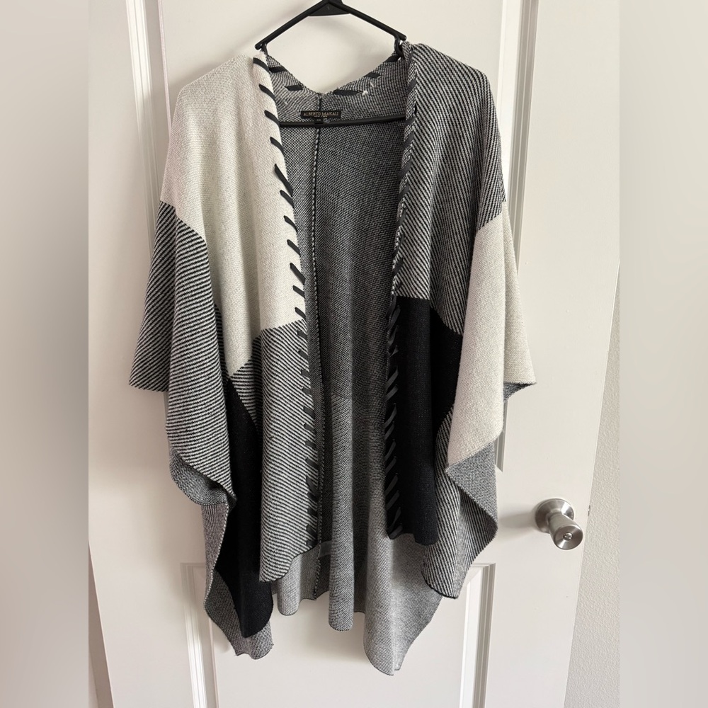 Alberto Makali Gray & Black wool poncho